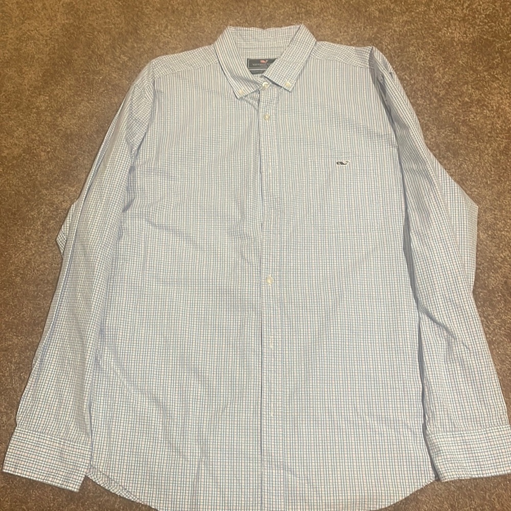 Vineyard vine size X-Large classic fit. Button down
